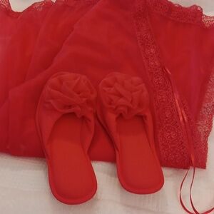 Vanity Fair Vintage short Nylon robe with Lace.  ABSOLUTELY Stunning